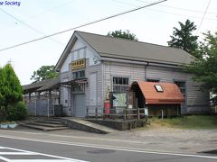 【名鉄美濃町線 美濃駅本屋】
1923年(大正12年)築・開業、1999年(平成11年)廃止。

新関～美濃駅間が先行して廃止になり、残る区間も2005年(平成17年)に廃止されました。
【登録有形文化財】