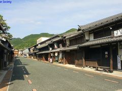 【うだつのあがる町並】

古い街並みが保存されています。１回100円の町営駐車場がありがたい。曽代用水の立ケ岩から美濃市駅まで、折りたたみ自転車で廻りました。
【重要伝統的建造物群保存地区】