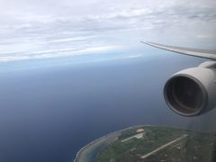 那覇空港は嘉手納への進入路との交叉の関係で、かなりの距離を低い高度で低速で飛ぶので、ちょっと変な感じでの飛行になります。