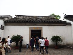 留園は蘇州第2の規模を誇る“世界遺産＆中国四大庭園”の１つ。
いざ中に入ります。