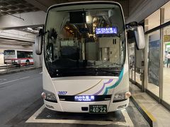 来ました。モチのろん３列シートのプライベートカーテン付きです。