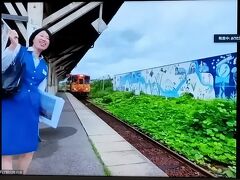 なんと、長井駅からあやめ公園駅まで、実際の列車に乗車して向かいます。山形鉄道方言ガイド清野さんが、あやめ公園まで一緒に移動します。
山形鉄道と言えば、うさぎの駅長がいる宮内駅が有名ですが、そこにはいかないところが、実際に参加している感が出ます。