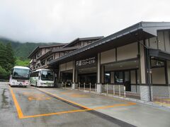 福地温泉から平湯バスターミナルまで
バスできました。
路線バスだけど
高速バスタイプだよ