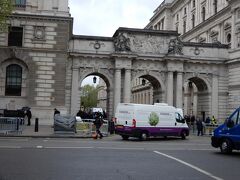 09:31 Parliament Square 付近の警戒は厳しい様だった