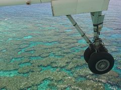 着陸寸前の海の色、機体も染まる程の鮮やかなブルー！