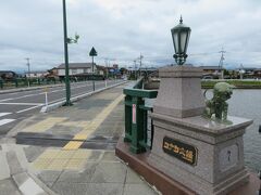 由良駅方面から延びるコナン通り。

橋の名前もコナン大橋。