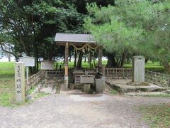 天橋立神社のお隣に、海に囲まれたこの地で真水が湧く磯清水があります。