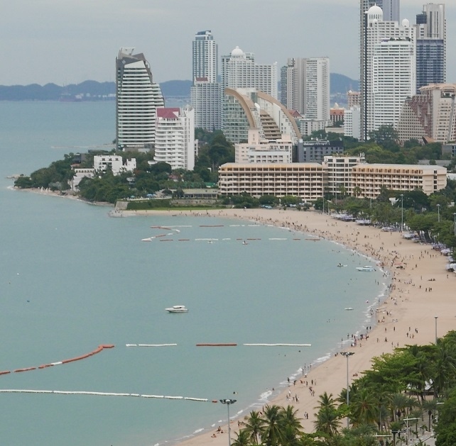 ４日　17：37<br />タイ４連休の初日たくさんの人がパタヤに来てくれました。