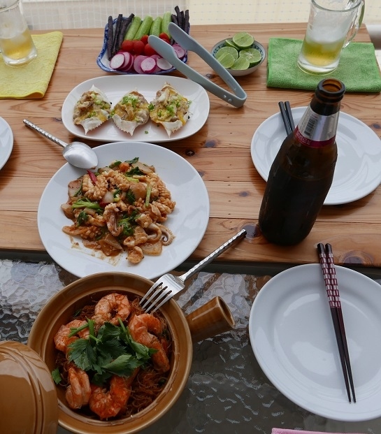 ４日　　夕食<br />クンオップウンセン　プラムックカイケム　プーチャー　野菜