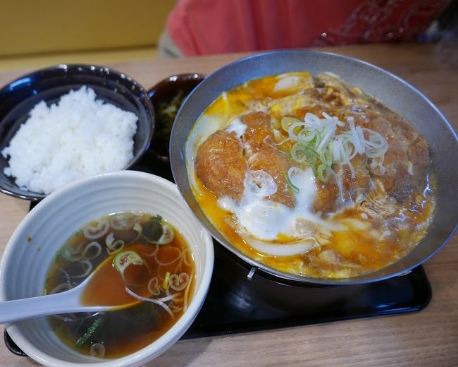 友人はカツ丼　◎．．．やはり一休もカツ丼にすれば良かったかな。