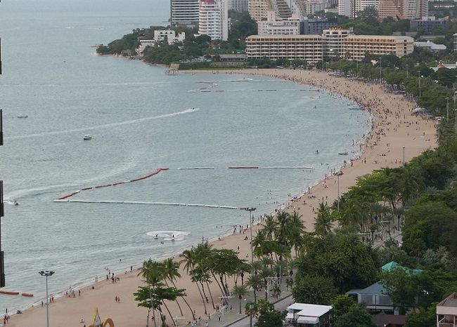 ５日　18：37<br />昨日を上回る人出です．．．タイ人が主です．．．ホテルもプロモーションがあるようです。<br />夜遊び組のホテル（中級以下）は再開してないところが多いようです。