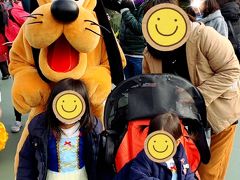 &#9726;️東京ディズニーランド&#9726;️

８時のオープンにあわせてインする予定が
何かと時間がかかり
結局、到着は９時半過ぎ。



ベビーカーを忘れたのでレンタルしたり
グダグダなスタートとなりましたが

早々にプルートとキャラグリできたので
結果オーライ♫
