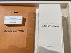 さあ！帰ろう・・・と思って、近鉄名古屋駅に向かう途中で、ヴィトンが・・・。

ふらりと立ち寄り、前から欲しかった香水をゲットしました。