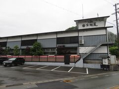 軽く土地勘を把握して、ホテルにクルマで向かいました。

街中から少し外れた場所にある大西屋水翔苑。

素敵なホテルがコロナ時のオフピーク価格でした。
ラウンジでソフトドリンク飲み放題だったり、街までの送迎があったり、これは恐らく城崎の温泉共通ですが、外湯のフリーパスをもらえたり。

街中からも遠くはないですが、途中の道が歩道が無かったりで・・
これはすぐ近くの大江戸温泉物語も共通。
ただ、その分車でのアクセスがいいですね。