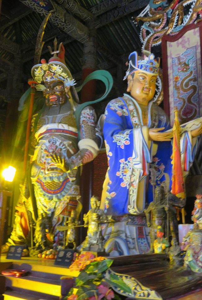 関羽像 28×17×48 2017年に元の場所にある中国の荊州にある巨大な関羽像 - カラー