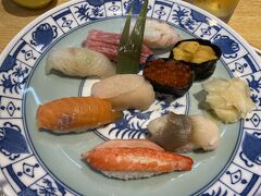 小樽駅まで送っていただき、駅ナカでお寿司を食べようと思っていたら寿司処がお休み。
寿司屋通りまで歩いてこちら「日本橋」さんでいただきました。
常連さんが小樽の街の様子を「混んでるのは病院だけだわ」と話していたのが言い得て妙！！