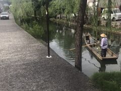 美観地区を象徴する倉敷川畔です。

次は船に乗りたいな～。