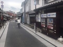 バスで岡山駅に戻り、電車で倉敷駅へ。

歩くこと約10分で、ネットで見てた風景に出会えましたー！

これこれー！！