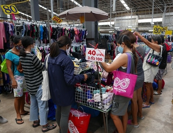 【火金市場】<br /><br />１枚　40B　３枚100B　≒　350円