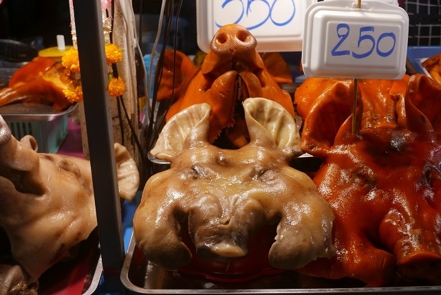 【ポイペート市場】<br />この姿を見て．．．人間として生まれて良かった。<br />