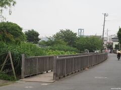 桜小路公園　第二蓮池の木道

小田急江ノ島線 本鵠沼駅から徒歩７～８分。
住宅街の中にある公園です。
第一蓮池は、ここから数十ｍ先にあります。
