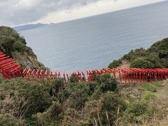 山を越え海辺に来ると写真でよく見る赤い鳥居が。