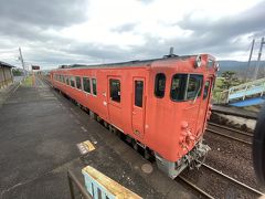 約束通りタクシーが11:40に来たので中国人女性とそれに乗って長門古市の駅に戻ります。中国人女性の乗る下関行が先に来ます。