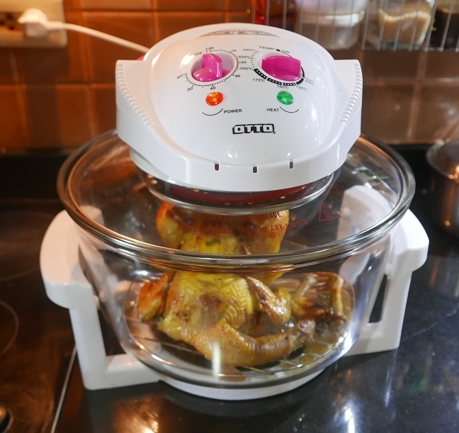 加熱料理器で地鶏を焼いています．．．本当にお勧めの機器です。