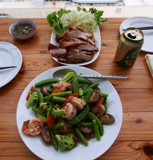 7月9日　　夕食<br />パッパッ.クルアンミッ.クン．．．食材が良いから味も良し　◎<br />コームーヤーン．．．下ごしらえが万全だから味も良し　◎