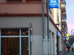 アルビの宿はibis。
Booking.comでたまたま見つけた世界中に展開するエコノミーホテル。
フランスが発祥のようで、今回の旅では他の国でも見かけました。
早朝にも関わらず、若いスタッフがテキパキと心地よく迎えてくれました。

