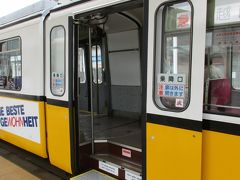 「RETRAM」は1965年ドイツ製のなかなか古い車輌ですが、ドアにはステップが内蔵されており、足腰の弱い方でも乗降しやすい構造になっていました。