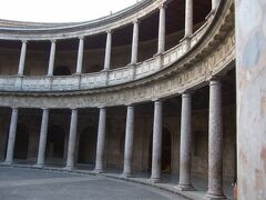 カルロス 5 世宮殿（Palacio de Carlos V）

この写真では判りにくいですが円形になっています。
