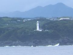 ズームしましょう。
本州最南端の潮岬灯台です。