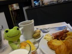 ホテル（Best Western Toulouse Centre Les Capitouls）でモーニング
マカロンもあるっ

旅の終盤は、ちょい贅沢に楽ちんドライブ・ツアー（Toursud）
7：50　ホテル・ピックアップ