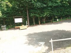 円山西町神社を通り越して。
ここにバス停があって、公共交通機関の人はここから歩き。
もうこの辺りから、私の折りたたみ自転車では上がれなくなる。