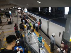 空港についたら駅に行き、「はるか」に乗り込みます！！