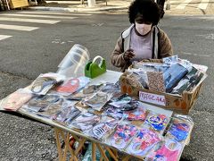 【Mercado：週末マーケット】

そのフェイラの前では、布製のマスクが売られています。一枚10レアル（200円）なり...