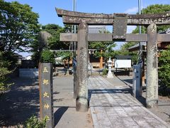 現在この付近は久留米市宮の陣という住所になっているが、五郎丸とは古くからのこの土地の名称。
そして、五郎丸の氏神としてこの神社がまつられていた。
神社は筑後川に近い場所にひっそりと建つ。
無人の神社だが雰囲気のある神社。
