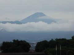 双葉サービスエリアで休憩る曇っていたが富士山が見えました。