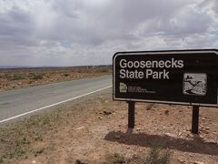 Goosenecks State Park

14時、ようやくGoosenecks State Parkに到着しました。

入園料は＄5.00。支払いは現金のみでした。