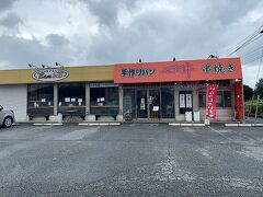 　東浦和駅でかなりの時間を雨宿りに費やしてしまいましたが、雨が弱まったところで再び出発します。途中で食事をしたかったのですが、すでに服は路面から跳ね上げられた泥水で汚れており、街中のレストランには入れない雰囲気です。
　結局、自宅近くまでもどり途中にあった「バンブー」という店に入りました。明らかにコンビニの後に入ったことがわかる店の作りです。手作りパンを販売するスペースと食事をとるスペースがある店で、カウンター席が空いていたのでそこで食事をすることにしました。