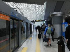 空港鉄道AREXは、定刻通りの７：33に仁川国際空港第１ターミナルに到着しました。