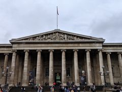 宿泊場所は大英博物館から歩いて5分でした（写真は博物館の入り口）。
