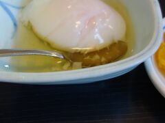 呼子に来た目的は河太郎のイカ。開店前に並ぶも目の前で満席、整理券番号は１番だったのですが、どうやら間違いだったらしくスグに呼ばれました。開店一巡目に入店成功。