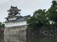 富山県教育記念館へ向かう。
富山城址公園。