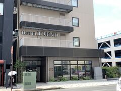 夜に沼津の友人にウナギをご馳走になってオープン間もない「ホテルトレンド沼津駅前」に宿泊。