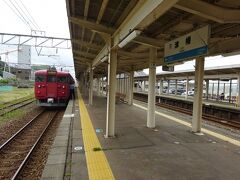 【その２】からのつづき

穴水駅から、のと鉄道とＪＲ七尾線を乗り継ぎ、能登半島を南下して津幡駅に着いた。
ＩＲいしかわ鉄道、旧北陸本線との接続駅。