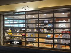 東京・羽田空港第2ターミナル 2F【PIER（ピア）】63番ゲート前の
写真。

【東京ミルクチーズ工場】がオープンしました。

いつもルミネでクッキーの試食を配っています。