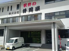 事前予約していた鱒寿司を受け取りに朝一で米原まで来ました。
用はこの一件だけなので
すぐ折り返し長浜へ戻ります。
米原以北は電車の本数が少ないためインターバルはほとんどありませんでした。