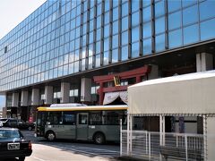 9:53　富士山駅に着きました。（河口湖駅から８分：240円）

乗って来たバスを見送り、富士吉田名物「吉田のうどん」を食べに行きます。